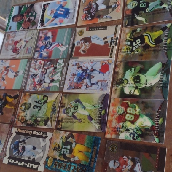 Assorted Football Trading Cards Set - Picture 6 of 6